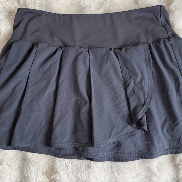 Xersion Mini Skort In Grey - Picture 3 of 7